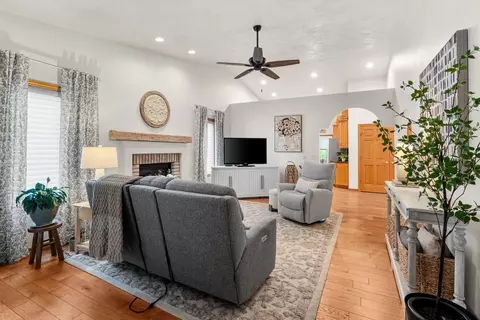 Living - 1910 E Sylvan Ave, Appleton, WI 54915 photo 3 of 4