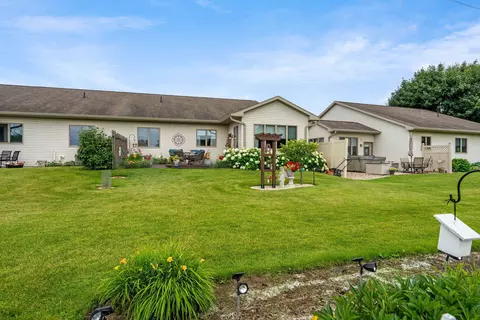 Exterior - 1910 E Sylvan Ave, Appleton, WI 54915 photo 12 of 13