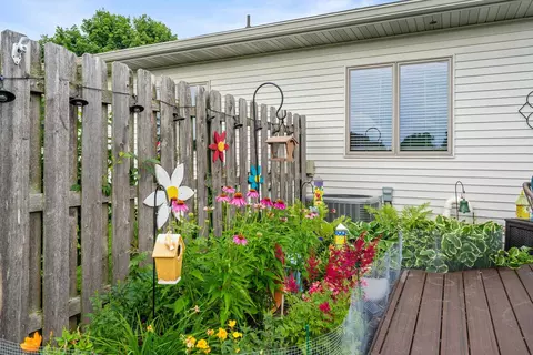Exterior - 1910 E Sylvan Ave, Appleton, WI 54915 photo 7 of 13