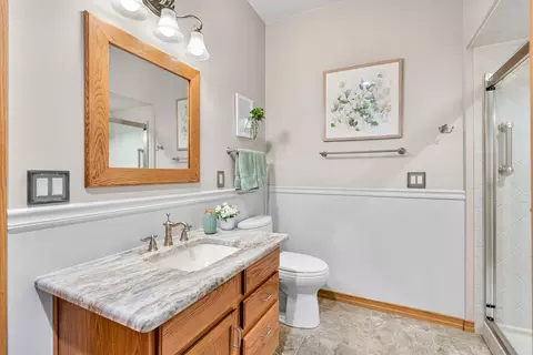 Bath - 1910 E Sylvan Ave, Appleton, WI 54915 photo 2 of 4