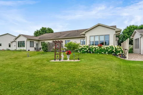 Exterior - 1910 E Sylvan Ave, Appleton, WI 54915 photo 3 of 13