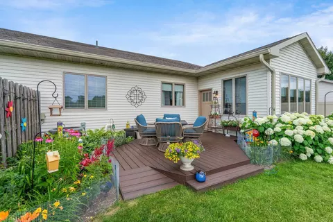 Exterior - 1910 E Sylvan Ave, Appleton, WI 54915 photo 5 of 13
