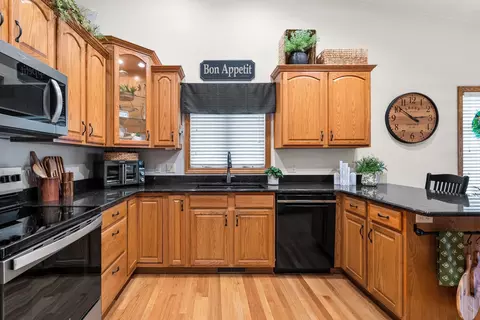 Kitchen - 1910 E Sylvan Ave, Appleton, WI 54915 photo 3 of 4
