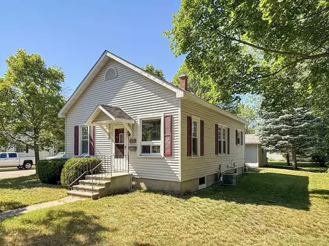 2928 Gilbert St, Marinette, WI 54143
