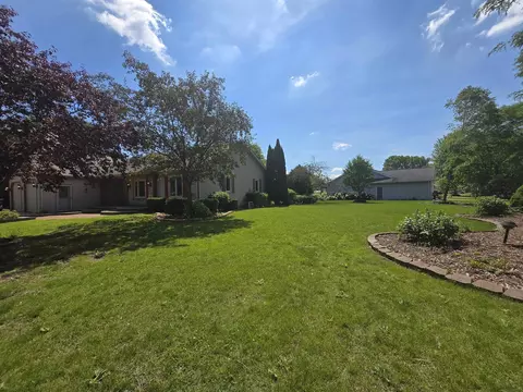 Exterior - 1709 E Bayberry St, Appleton, WI 54915 photo 2 of 7