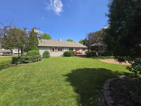 Exterior - 1709 E Bayberry St, Appleton, WI 54915 photo 5 of 7