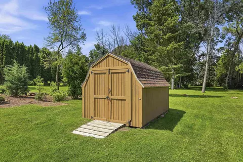 Exterior - 5400 Long Ct, Appleton, WI 54914 photo 5 of 9