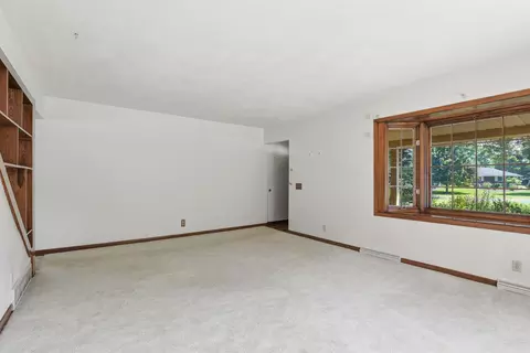 Living - 5400 Long Ct, Appleton, WI 54914 photo 3 of 5