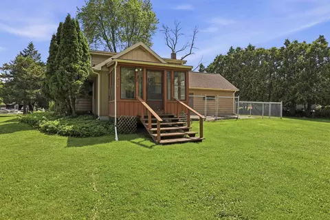 Exterior - 5400 Long Ct, Appleton, WI 54914 photo 8 of 9