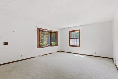 Living - 5400 Long Ct, Appleton, WI 54914 photo 2 of 5
