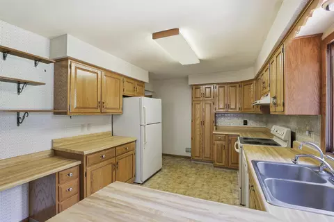 Kitchen - 5400 Long Ct, Appleton, WI 54914 photo 2 of 4