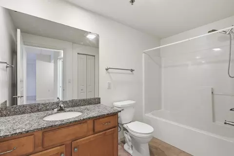 Bath - 400 N Richmond St #103, Appleton, WI 54914 photo 1 of 2
