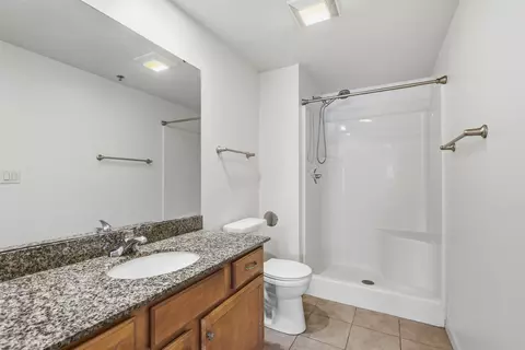 Bath - 400 N Richmond St #103, Appleton, WI 54914 photo 2 of 2