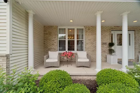 Exterior - 208 E Apple Creek Rd, Appleton, WI 54913 photo 2 of 9