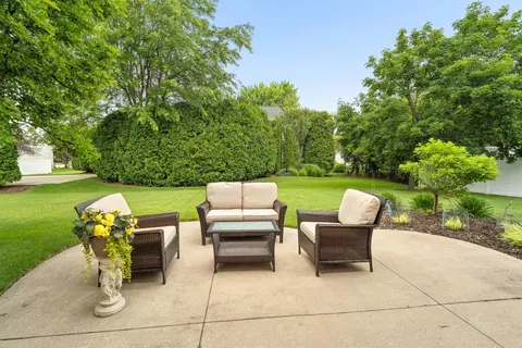 Exterior - 208 E Apple Creek Rd, Appleton, WI 54913 photo 3 of 9