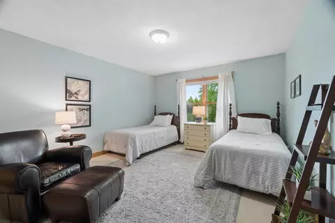 Bedroom - 208 E Apple Creek Rd, Appleton, WI 54913 photo 7 of 8