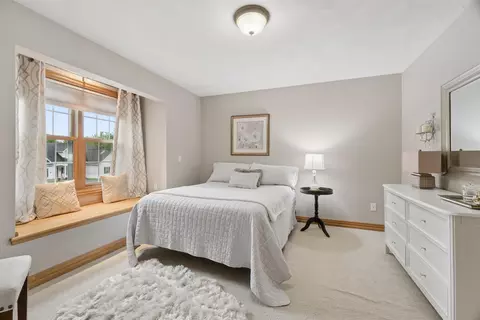 Bedroom - 208 E Apple Creek Rd, Appleton, WI 54913 photo 4 of 8