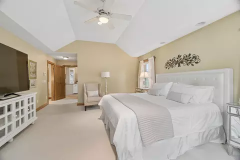 Bedroom - 208 E Apple Creek Rd, Appleton, WI 54913 photo 3 of 8