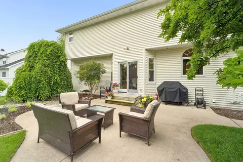 Exterior - 208 E Apple Creek Rd, Appleton, WI 54913 photo 5 of 9
