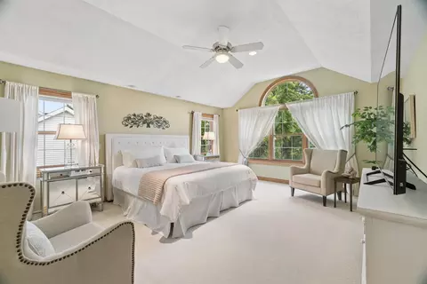 Bedroom - 208 E Apple Creek Rd, Appleton, WI 54913 photo 1 of 8