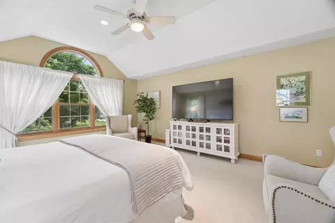 Bedroom - 208 E Apple Creek Rd, Appleton, WI 54913 photo 2 of 8