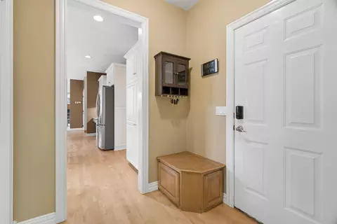 Entry Way - 208 E Apple Creek Rd, Appleton, WI 54913 photo 1 of 1