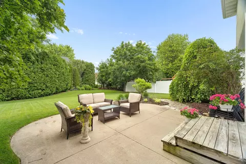 Exterior - 208 E Apple Creek Rd, Appleton, WI 54913 photo 4 of 9