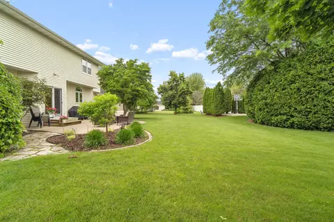 Exterior - 208 E Apple Creek Rd, Appleton, WI 54913 photo 6 of 9