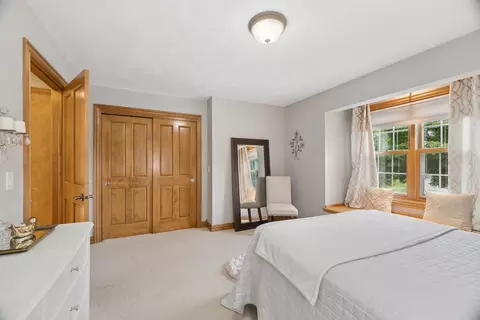Bedroom - 208 E Apple Creek Rd, Appleton, WI 54913 photo 5 of 8