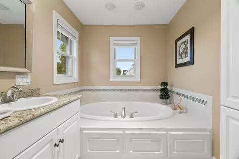 Bath - 208 E Apple Creek Rd, Appleton, WI 54913 photo 3 of 6