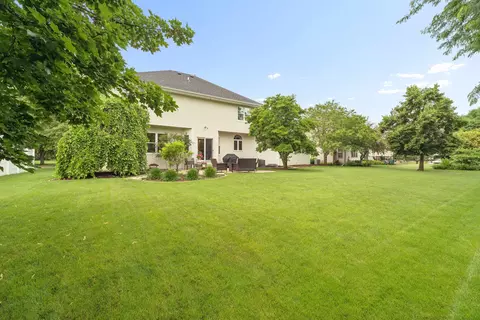 Exterior - 208 E Apple Creek Rd, Appleton, WI 54913 photo 7 of 9
