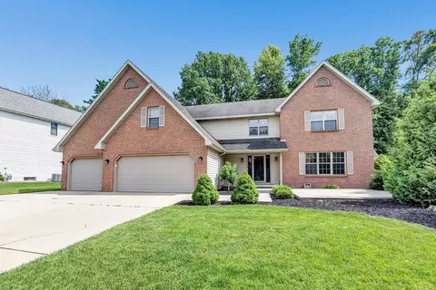 2752 Woodland Hills Ct, Green Bay, WI 54311