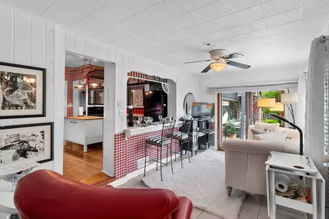 Living - 300 W Prospect Ave, Appleton, WI 54911 photo 1 of 6
