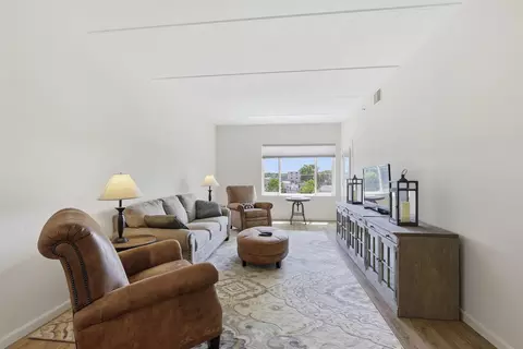 Living - 400 N Richmond St #431, Appleton, WI 54914 photo 1 of 4