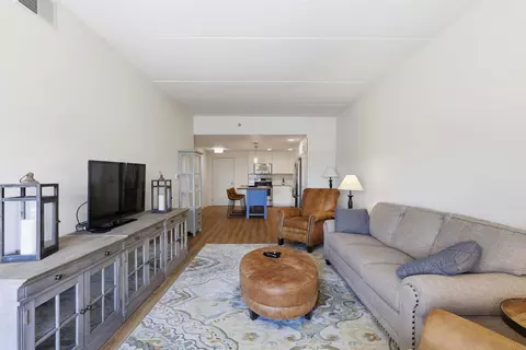 Living - 400 N Richmond St #431, Appleton, WI 54914 photo 2 of 4
