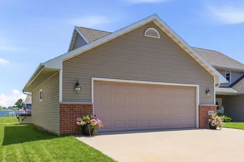 Exterior - 4816 N Apple Rd, Appleton, WI 54913 photo 3 of 8