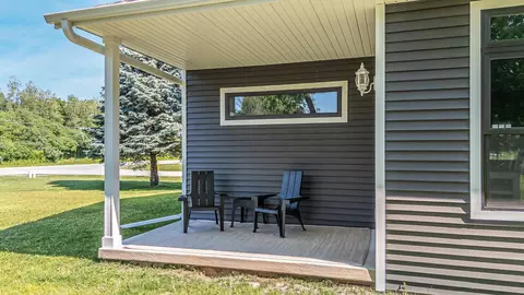 Exterior - 2005 E Ridge Haven Ln, Appleton, WI 54913 photo 2 of 4