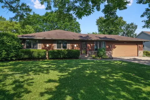 2440 Meadow Park Dr, Green Bay, WI 54311