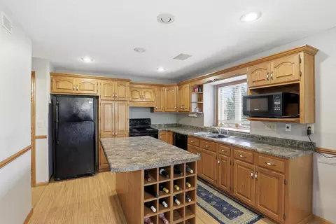 1700 E Tracia Ln, Appleton, WI 54911 photo 2