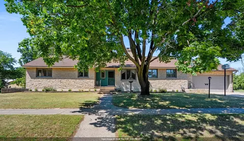 357 Jefferson St, Oconto, WI 54153