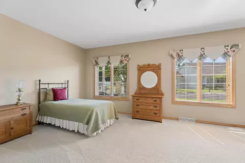 Bedroom - 3831 N Wayside Ln, Appleton, WI 54913 photo 3 of 4