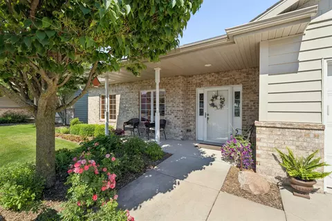 Exterior - 3831 N Wayside Ln, Appleton, WI 54913 photo 2 of 6
