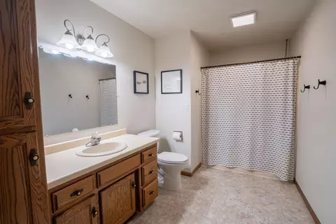 Bath - n9626 Darboy Drive, Appleton, WI 54915 photo 2 of 2