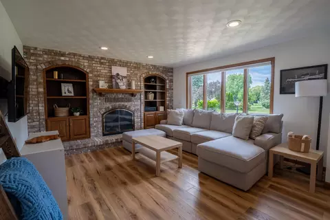 Living - n9626 Darboy Drive, Appleton, WI 54915 photo 2 of 4