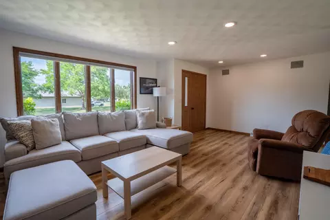 Living - n9626 Darboy Drive, Appleton, WI 54915 photo 4 of 4