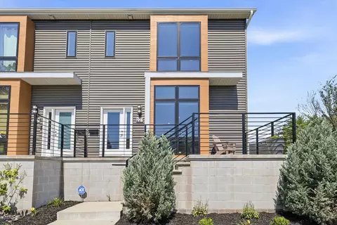 221 N Van Buren St, Green Bay, WI 54301