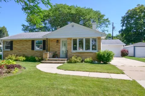 613 Clover Ln, Green Bay, WI 54301