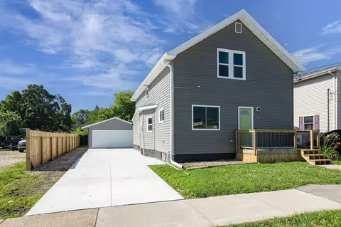 Exterior - 1315 W Summer St, Appleton, WI 54914 photo 2 of 8