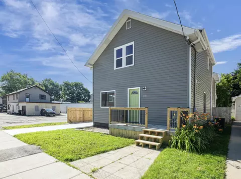 Exterior - 1315 W Summer St, Appleton, WI 54914 photo 3 of 8