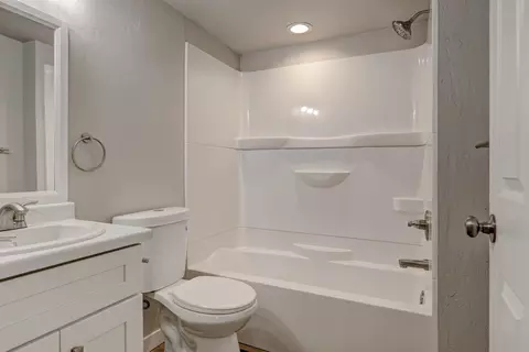 Bath - 1315 W Summer St, Appleton, WI 54914 photo 1 of 3
